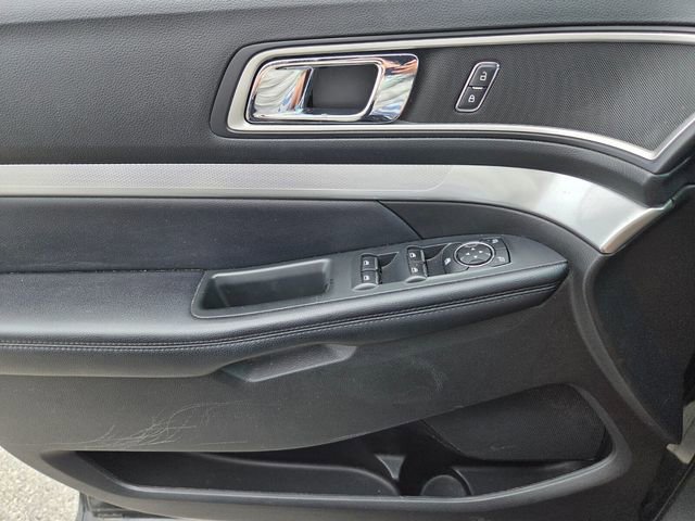 Used 2017 Ford Explorer XLT FWD image 27