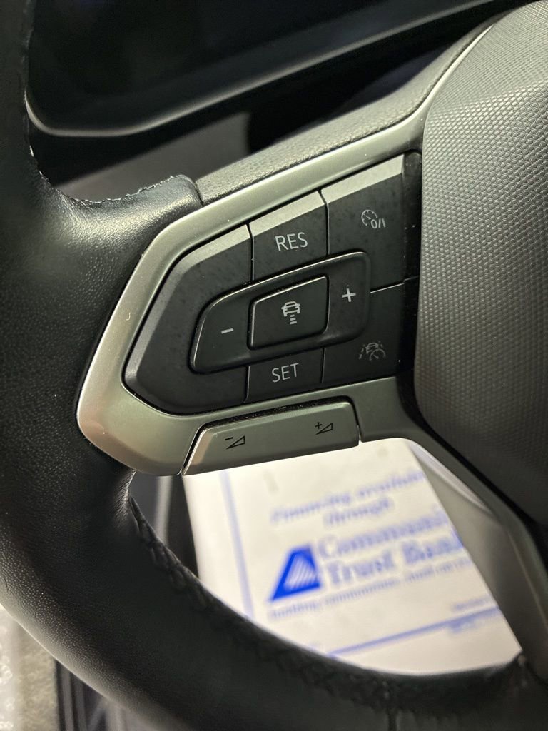 Used 2025 Volkswagen Jetta Sport image 12