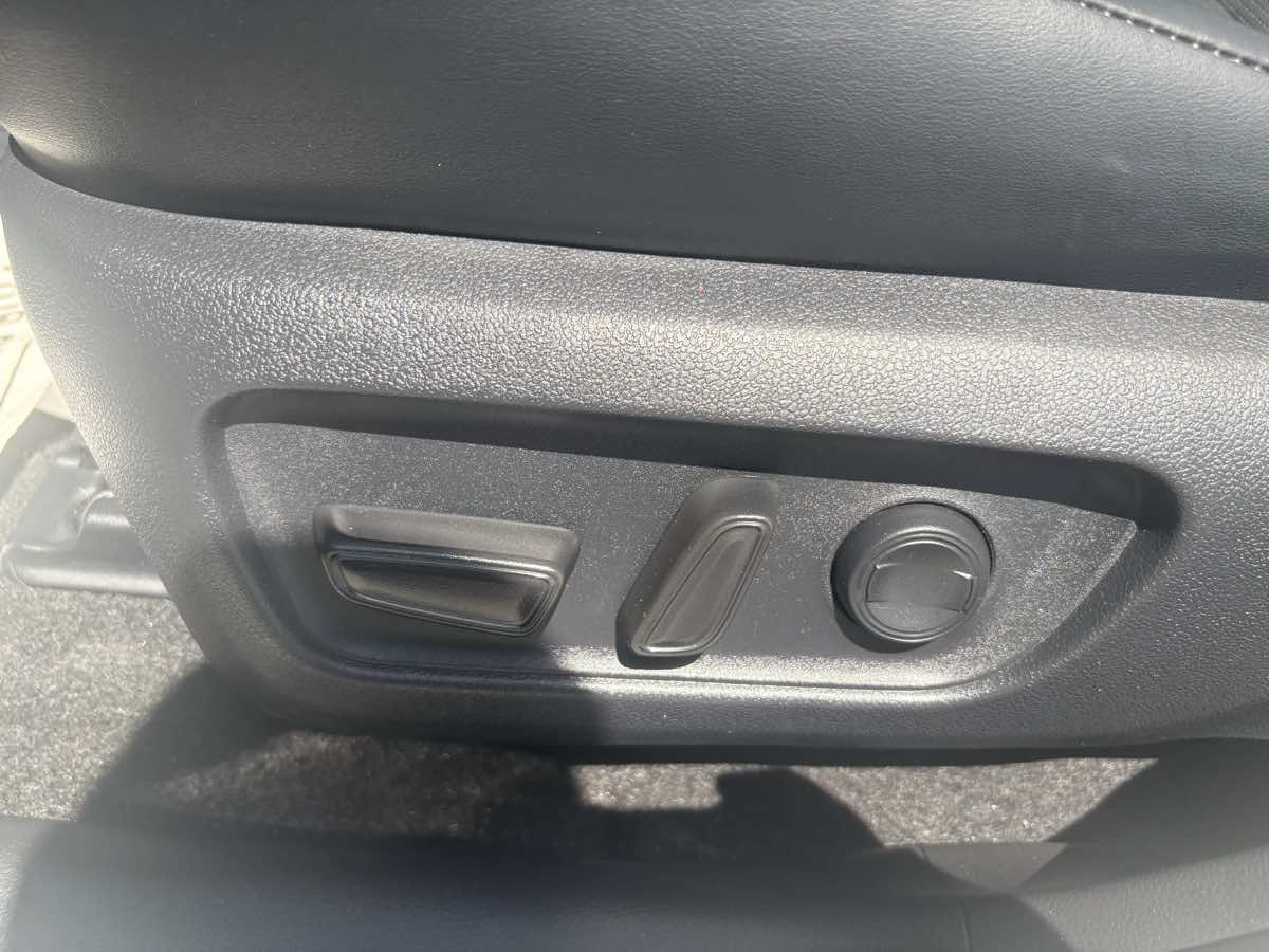 Used 2026 Toyota RAV4 XLE Premium AWD/4WD image 27