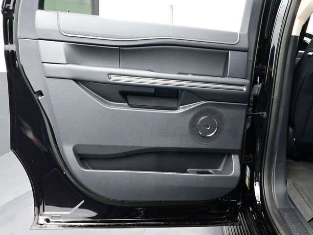 Used 2024 Ford Expedition Max XLT image 12