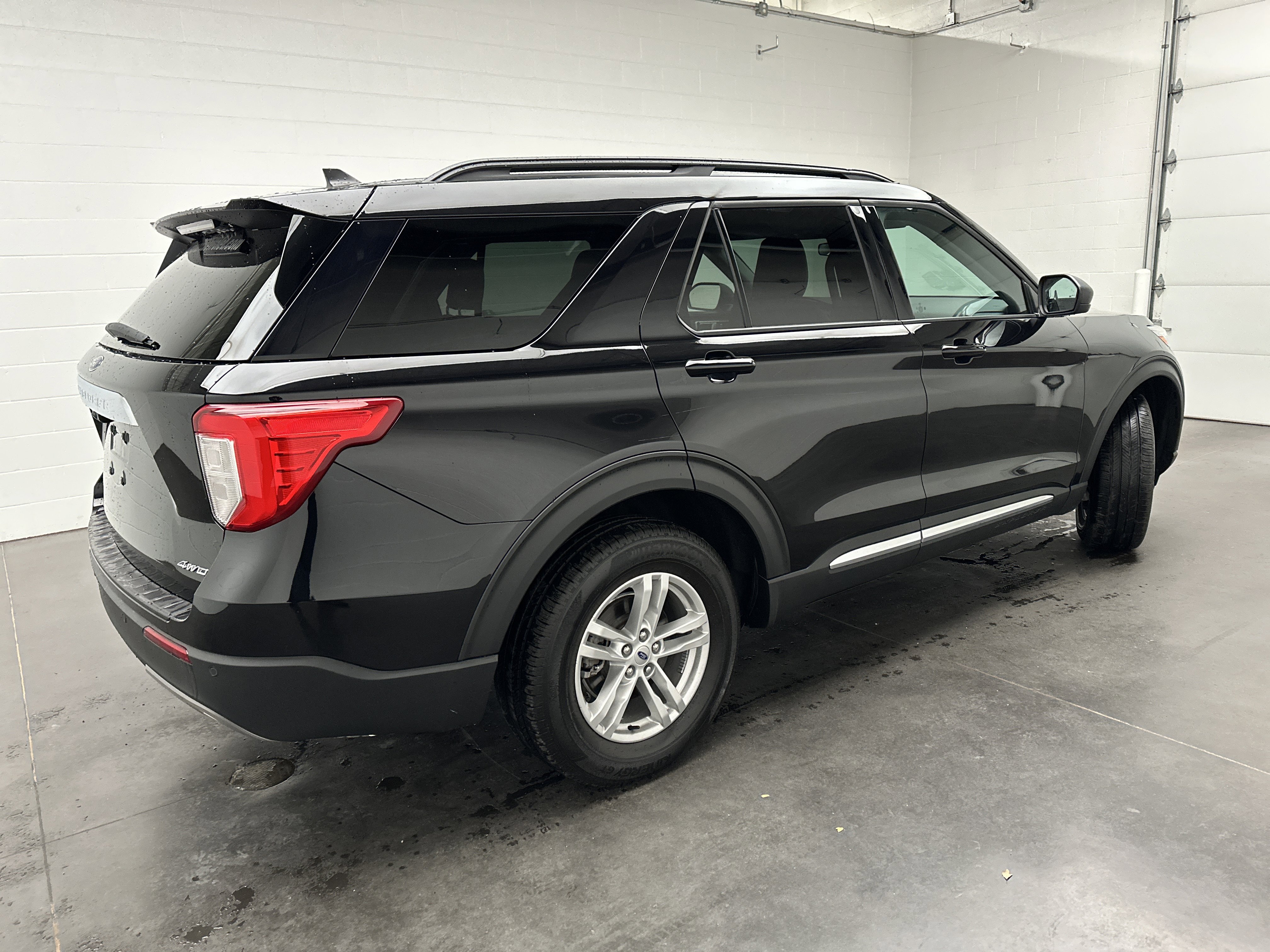 Used 2023 Ford Explorer XLT w/ Equipment Group 202A image 9