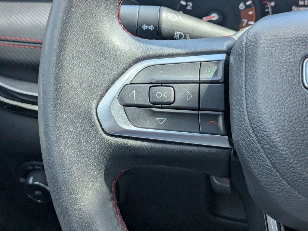 Used 2025 Jeep Compass Trailhawk image 13