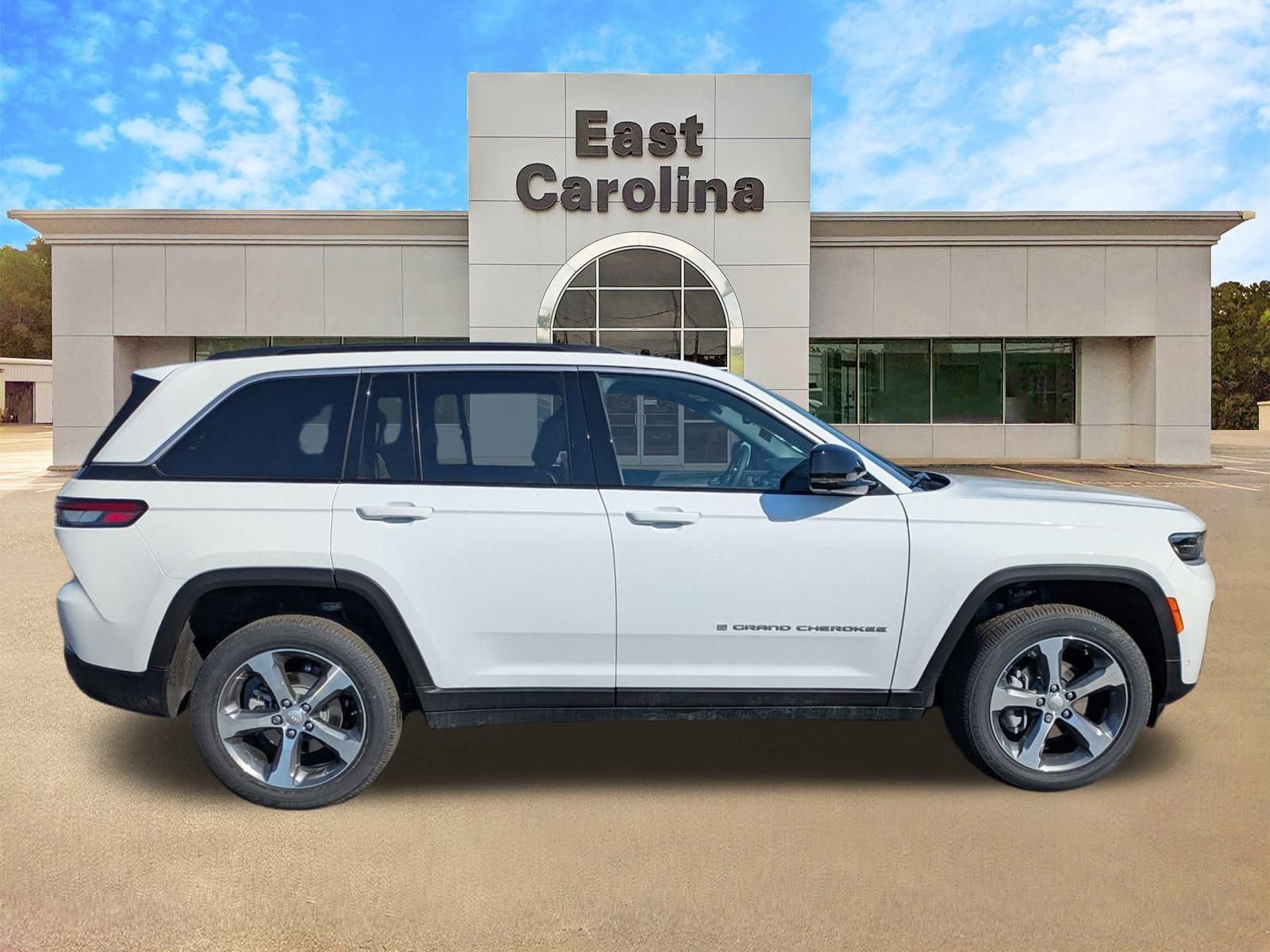 New 2026 Jeep Grand Cherokee Limited w/ Luxury Tech Group II AWD/4WD image 2