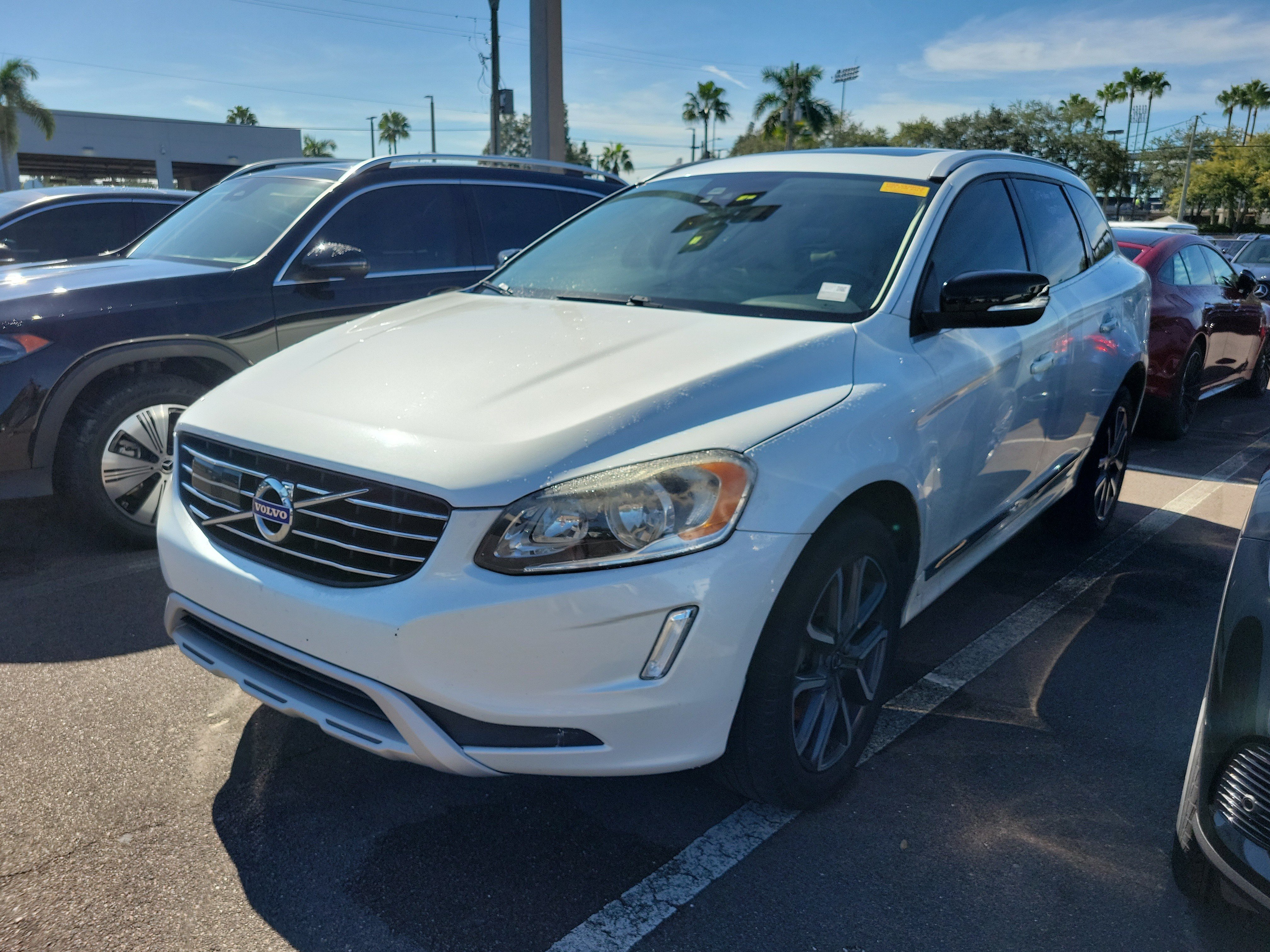 Used 2017 Volvo XC60 T6 Dynamic w/ Advanced Package AWD/4WD image 1
