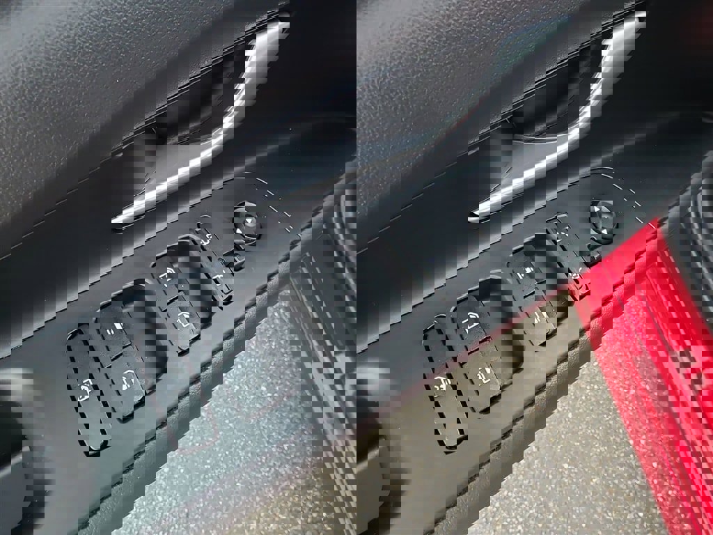 Used 2023 Hyundai Elantra SEL w/ Convenience Package image 15