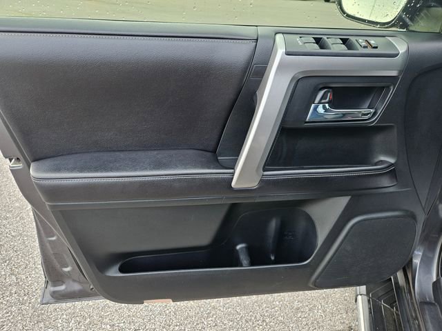 Used 2016 Toyota 4Runner SR5 AWD/4WD image 10