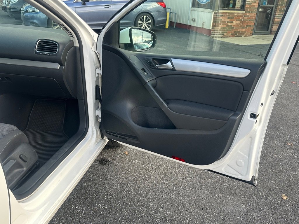 Used 2013 Volkswagen Golf TDI image 28