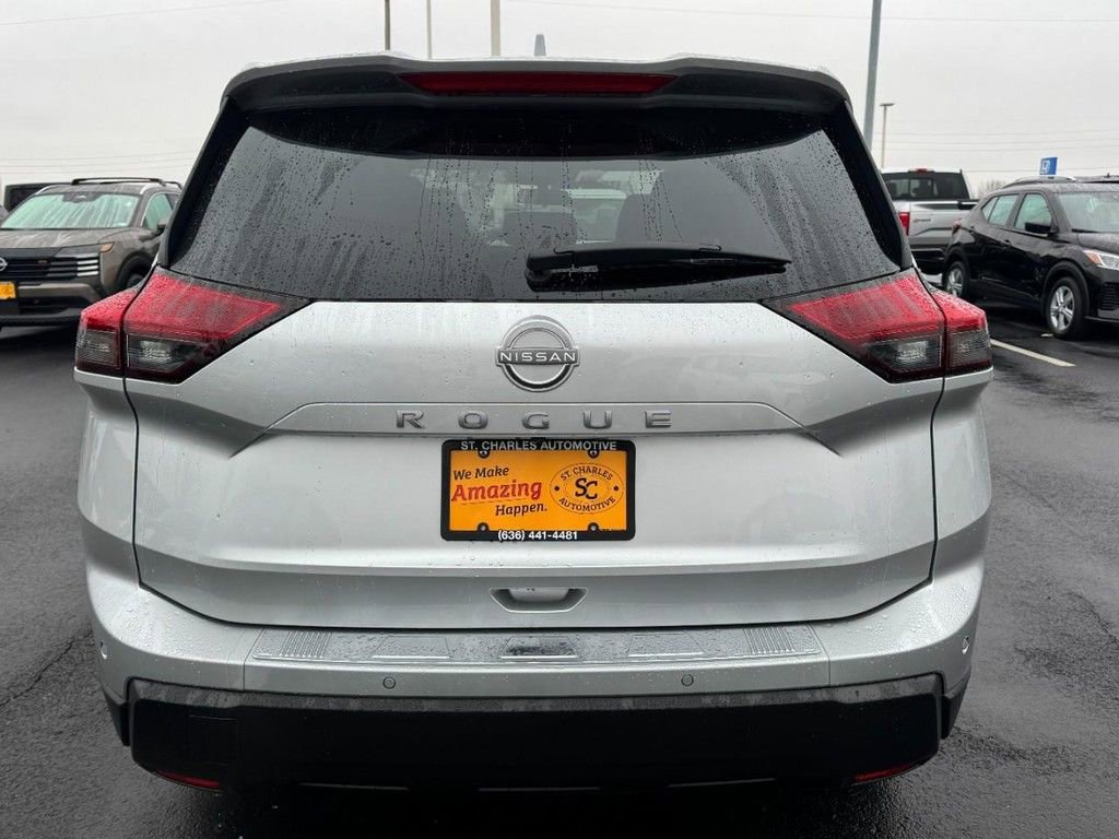 Used 2025 Nissan Rogue SV image 4