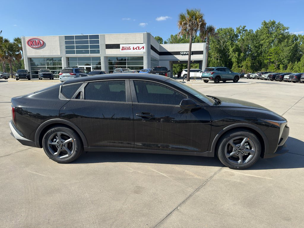 New 2025 Kia K4 LXS image 8