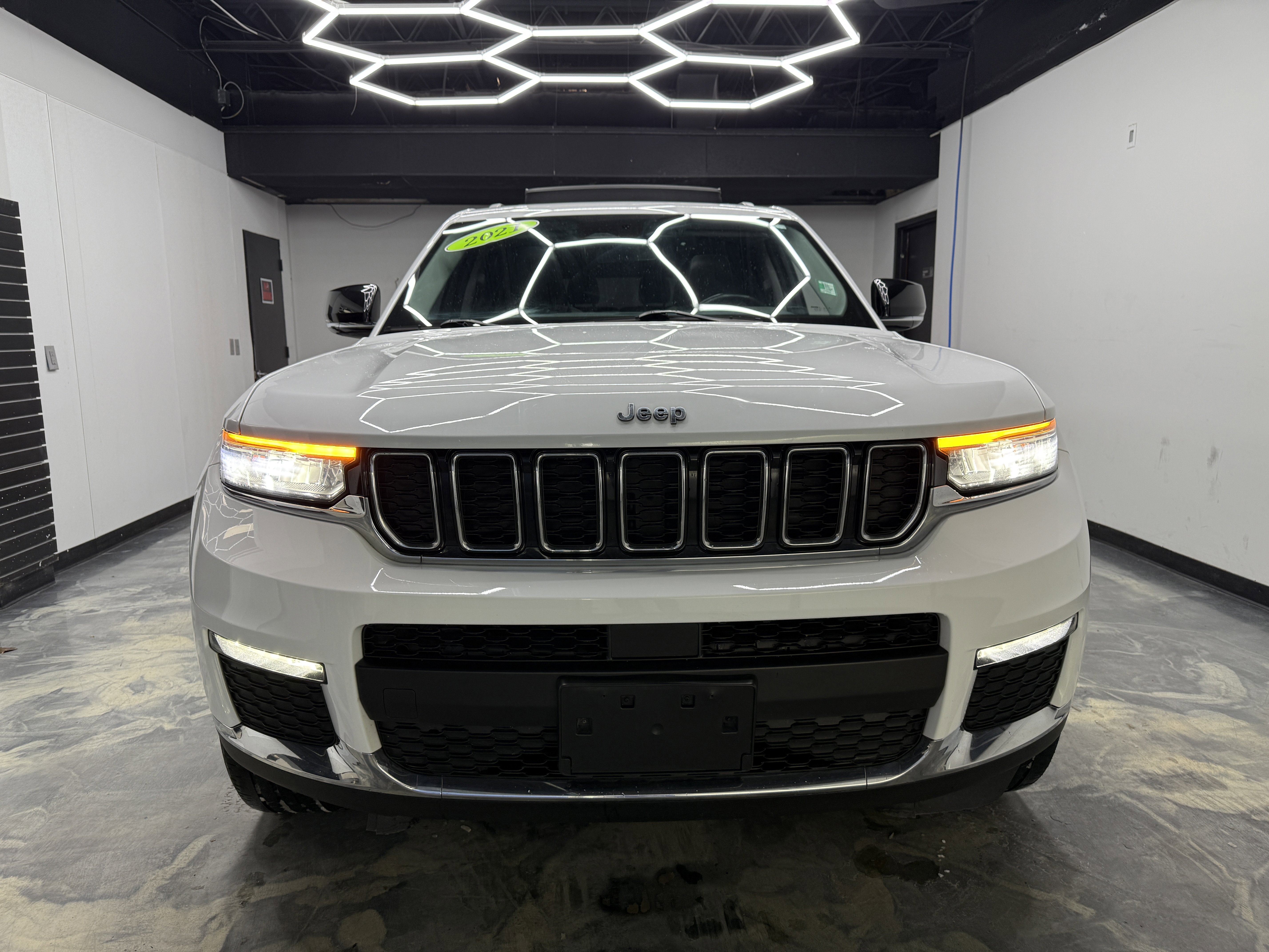 Used 2021 Jeep Grand Cherokee L Limited w/ Luxury Tech Group II image 7