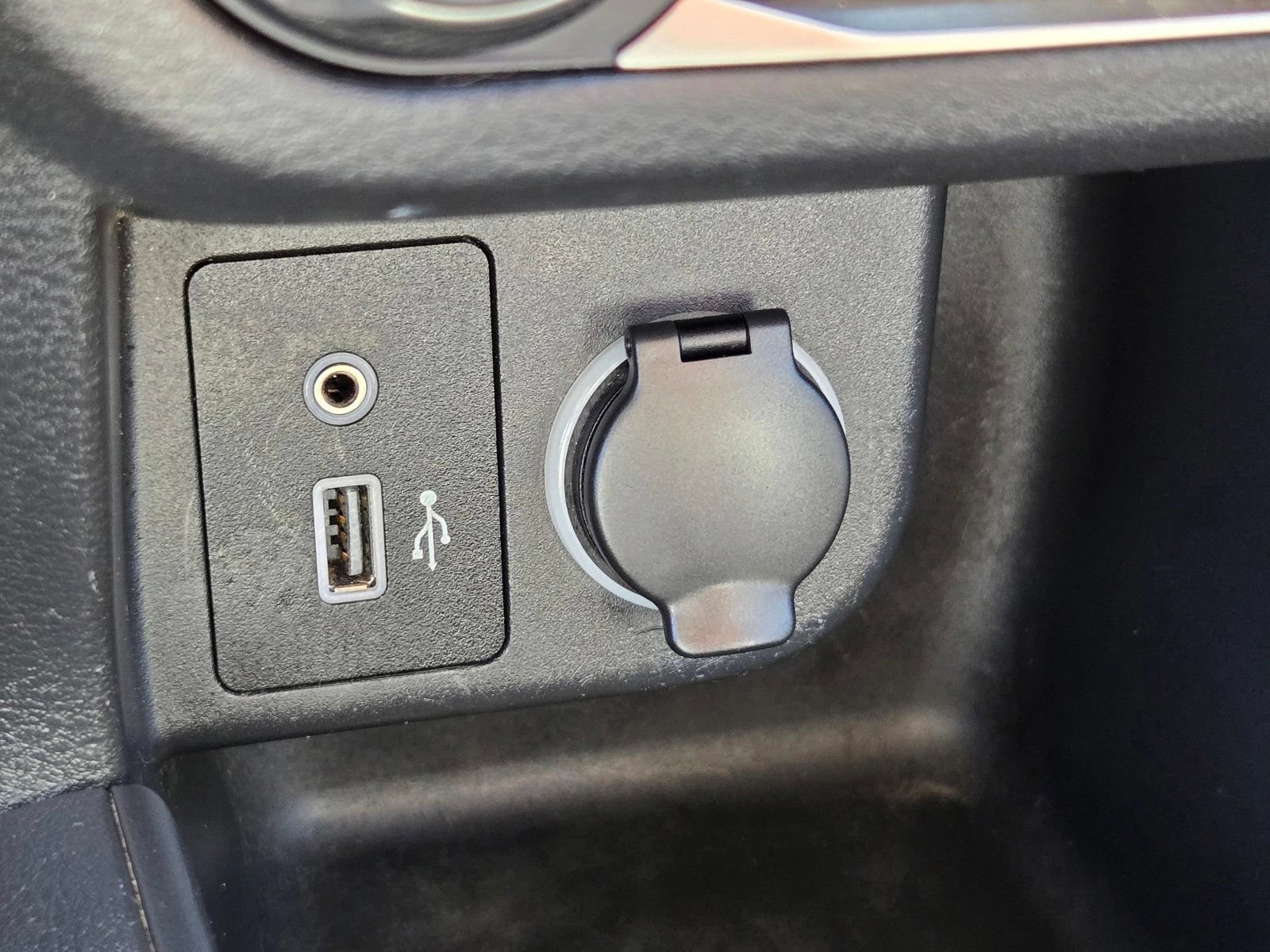Used 2025 Nissan Kicks Play S FWD image 25