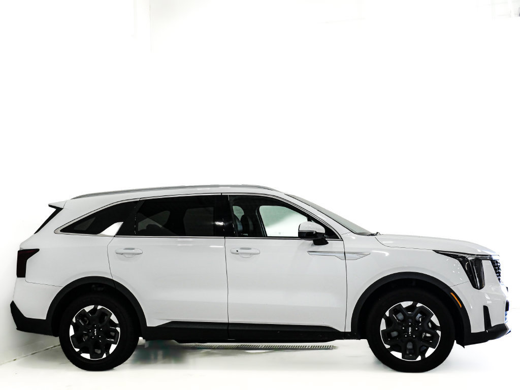 Used 2024 Kia Sorento S FWD image 4