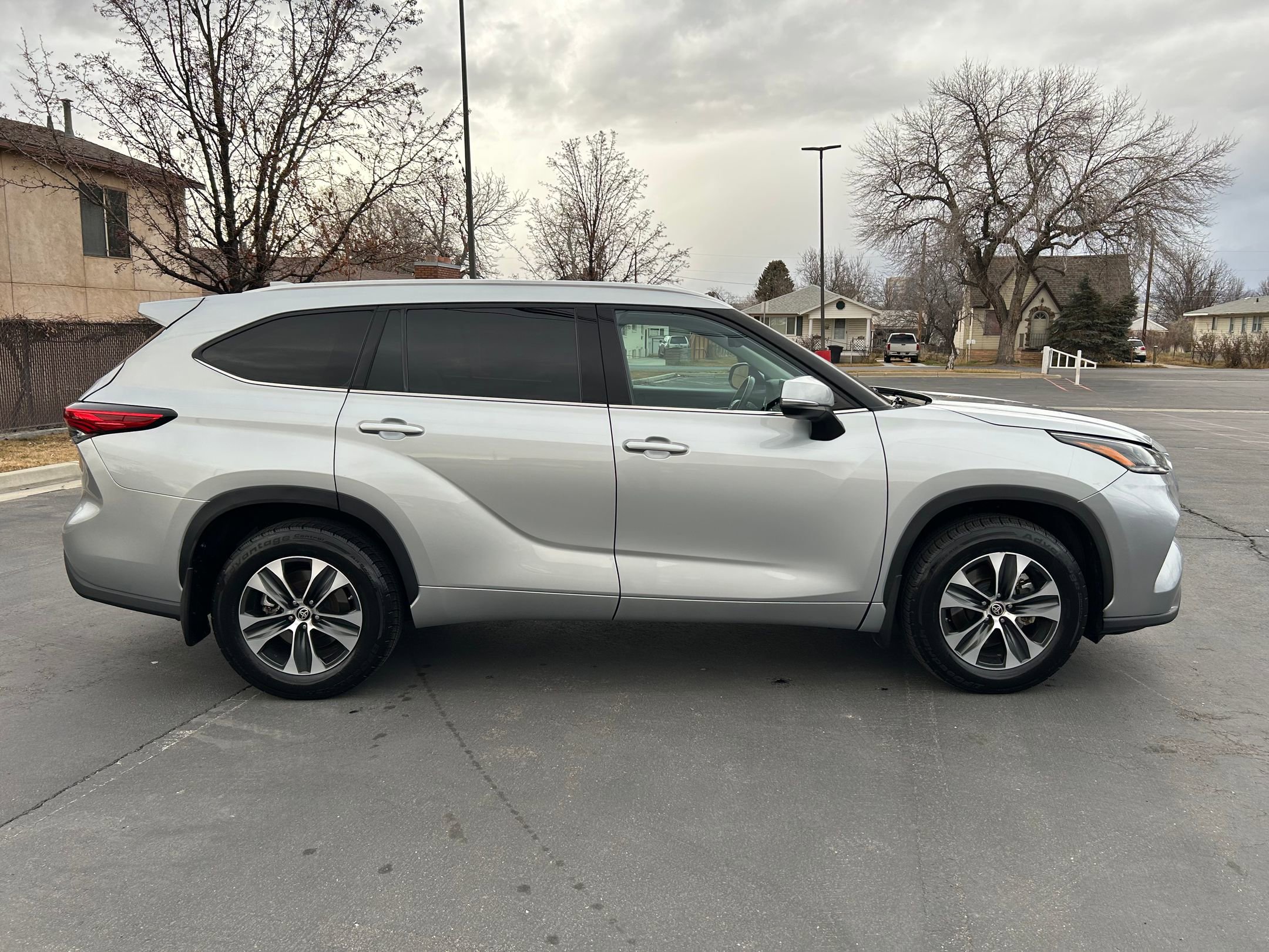 Used 2021 Toyota Highlander XLE image 6