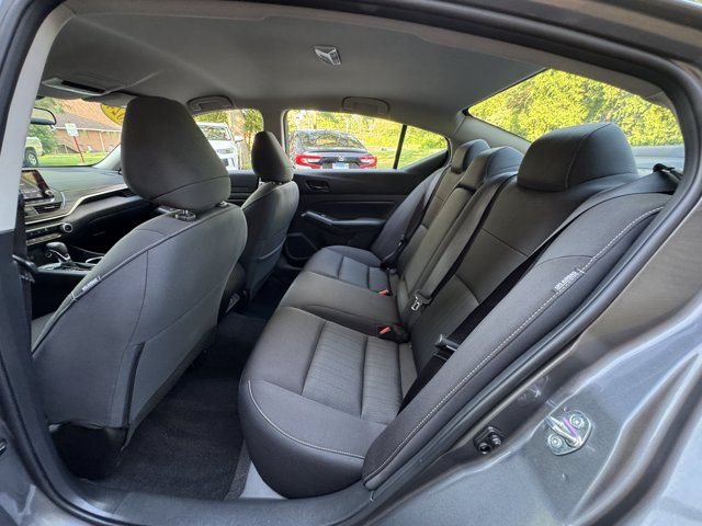 Used 2024 Nissan Altima 2.5 SV FWD image 21