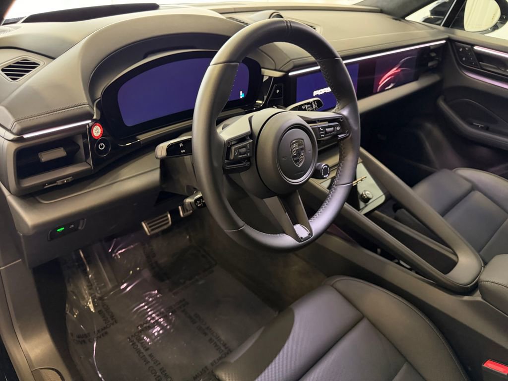 Certified 2025 Porsche Macan Turbo Electric AWD/4WD image 4