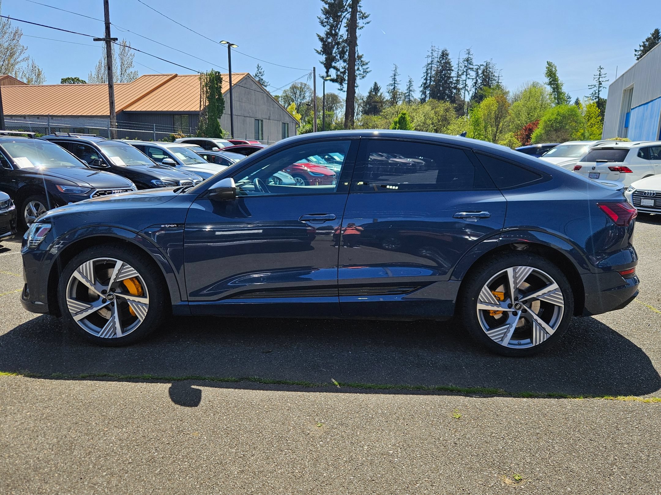 Used 2023 Audi e-tron Prestige w/ Prestige Package AWD/4WD image 2