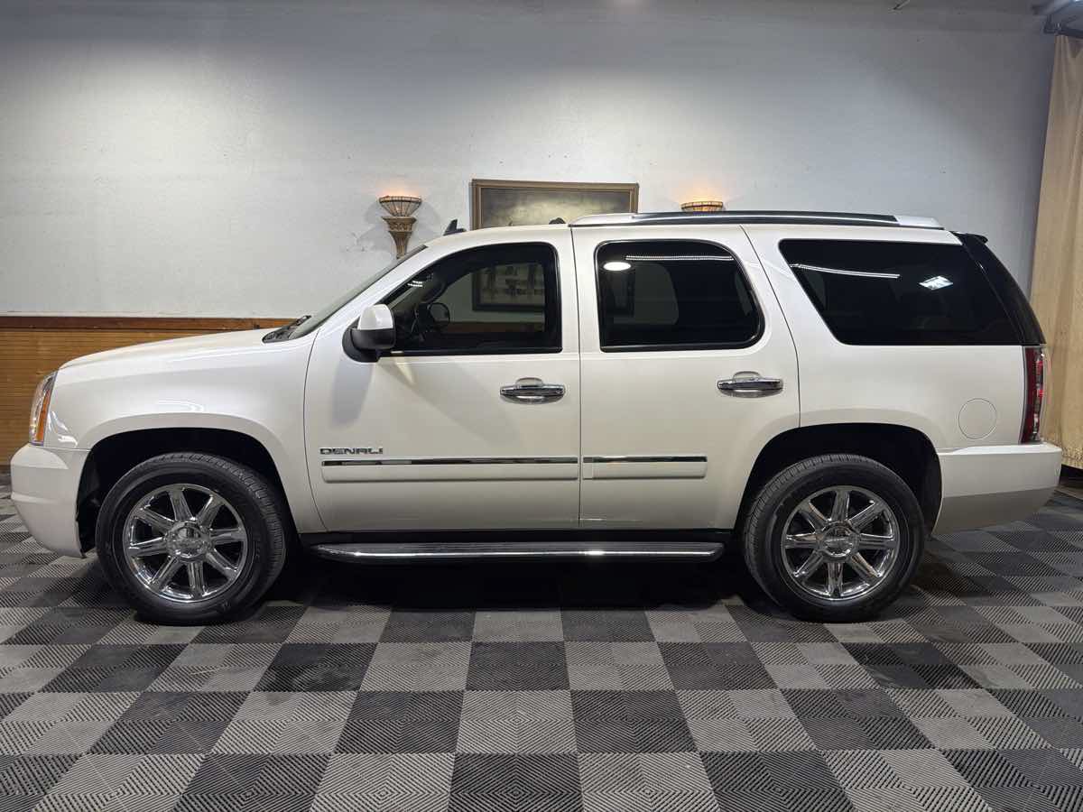 Used 2014 GMC Yukon Denali RWD image 2