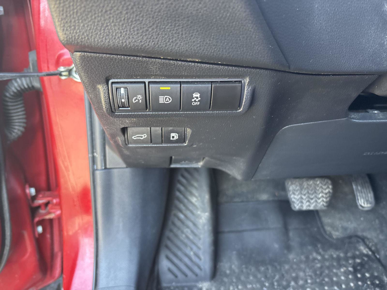 Used 2023 Toyota Corolla Cross XSE w/ Convenience Package image 13