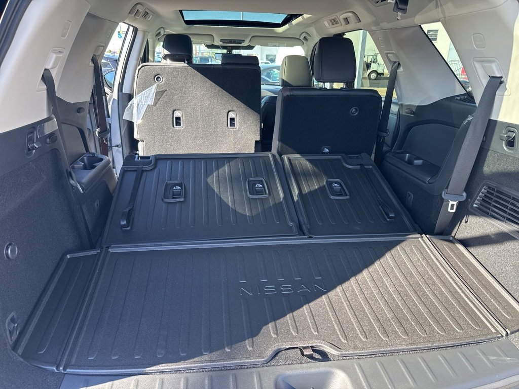 New 2025 Nissan Pathfinder Platinum w/ Black Appearance Package image 12