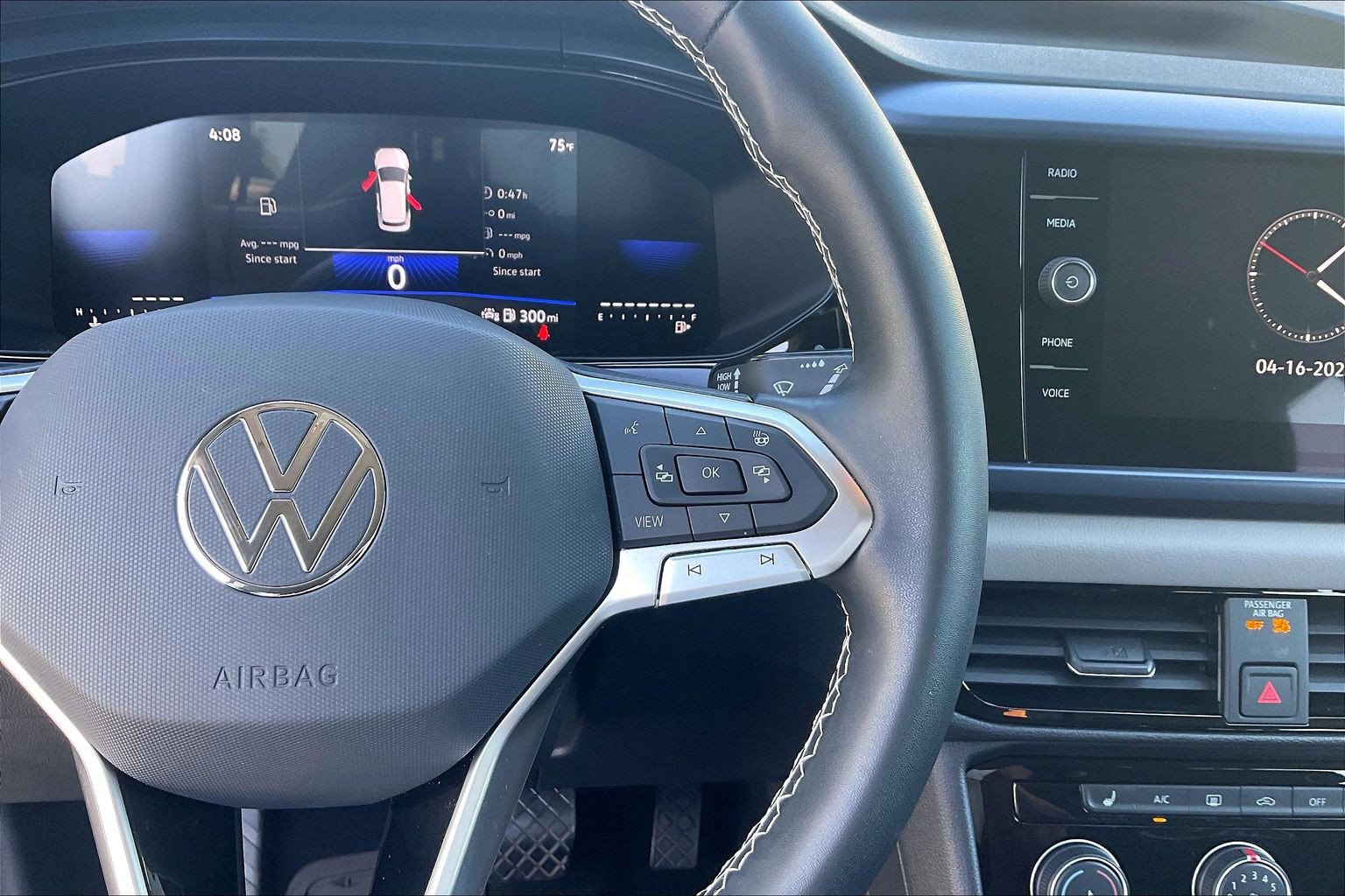 Certified 2023 Volkswagen Taos SE w/ Black Wheel Package FWD image 19