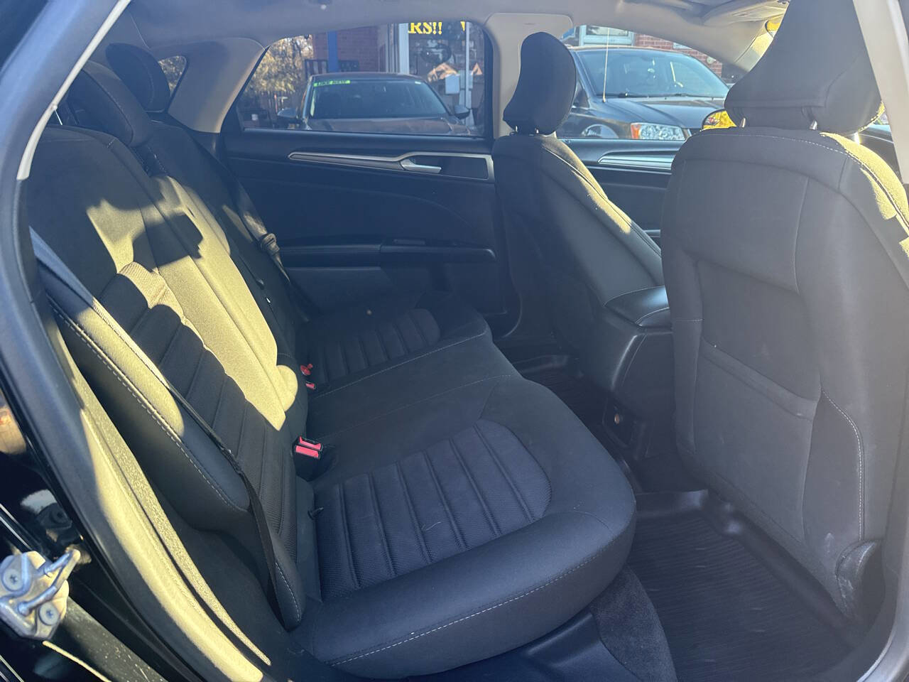 Used 2017 Ford Fusion SE image 15