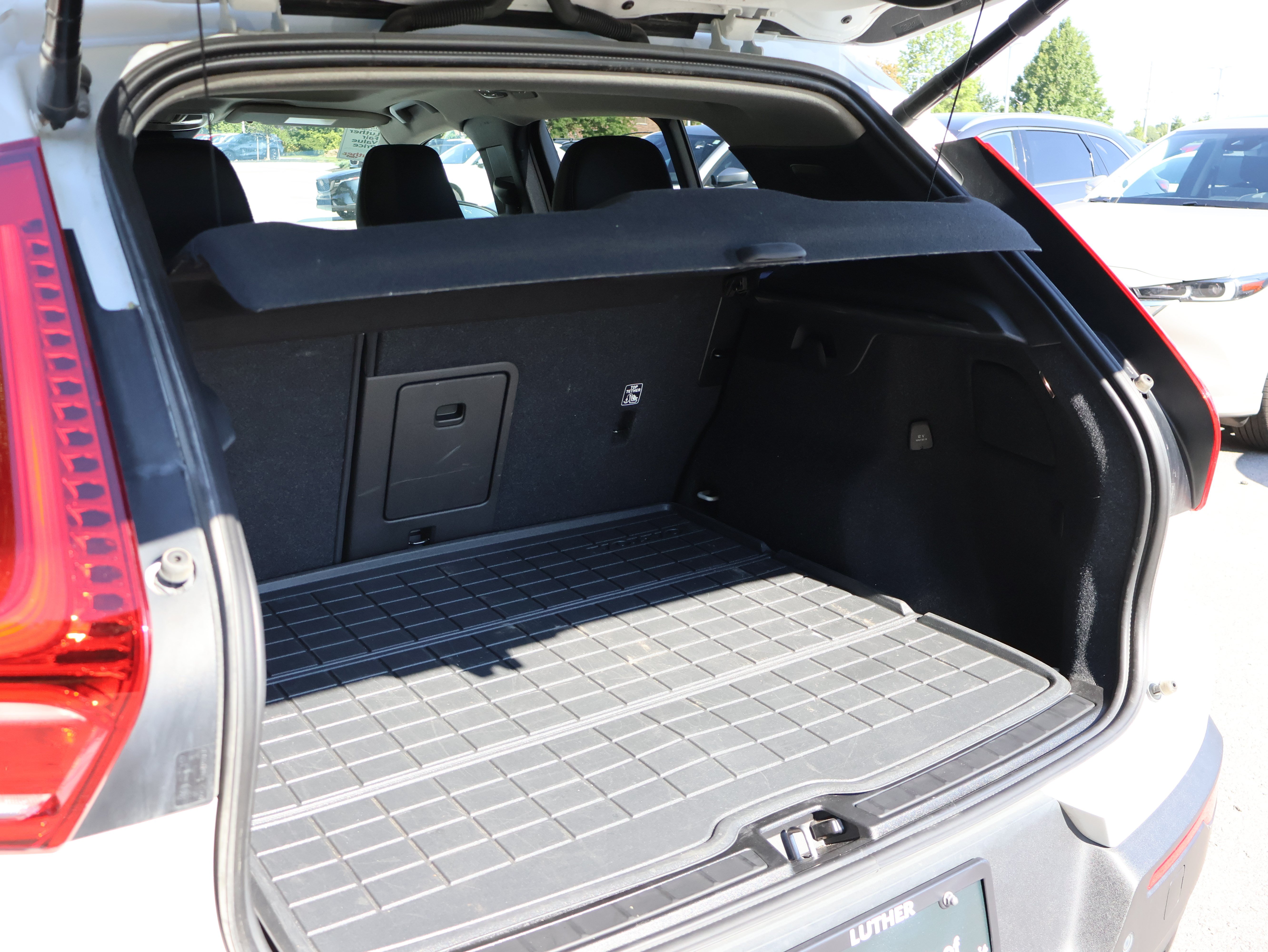 Used 2024 Volvo XC40 B5 Plus w/ Protection Package Premier AWD/4WD image 17