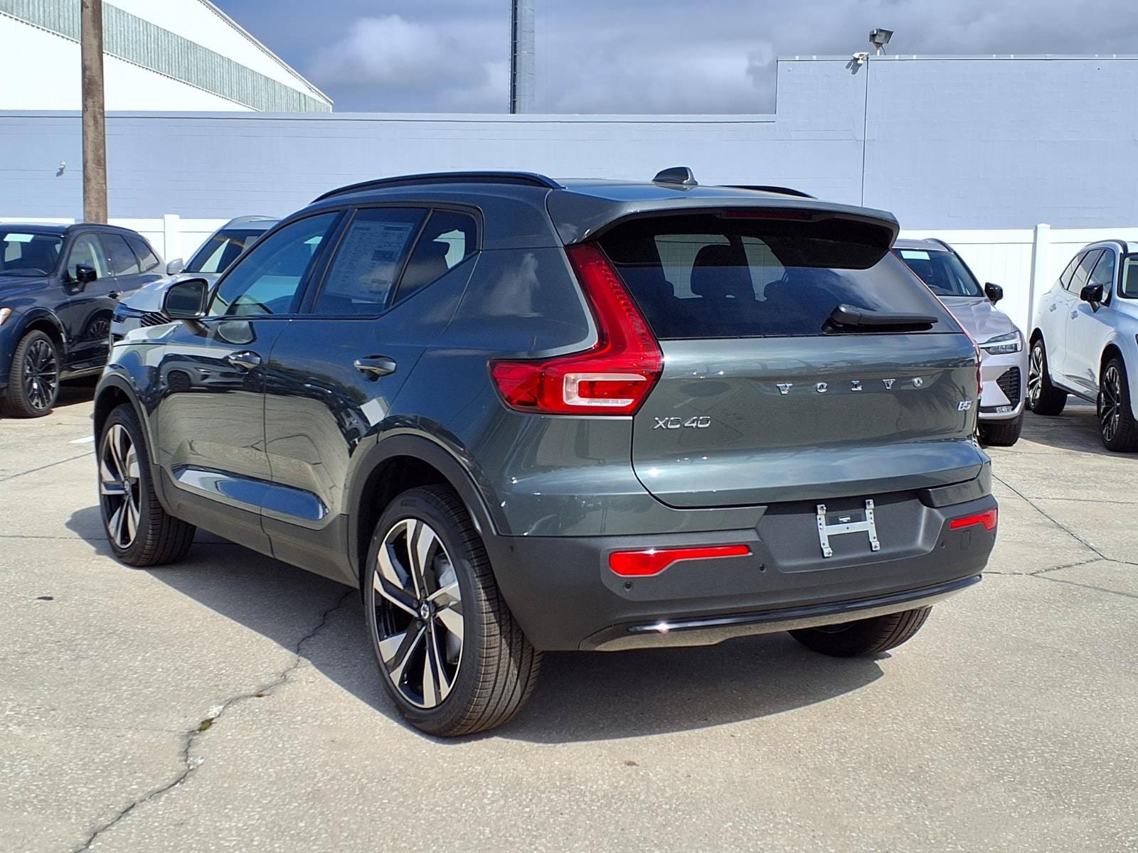 New 2026 Volvo XC40 B5 Plus w/ Protection Package Premier AWD/4WD image 5