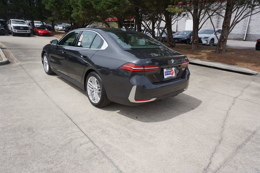 Used 2025 BMW 530i xDrive w/ Premium Package image 18