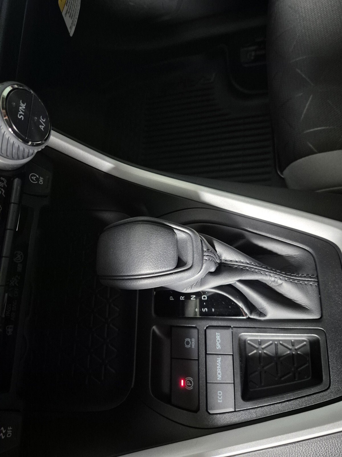 New 2025 Toyota RAV4 XLE image 31