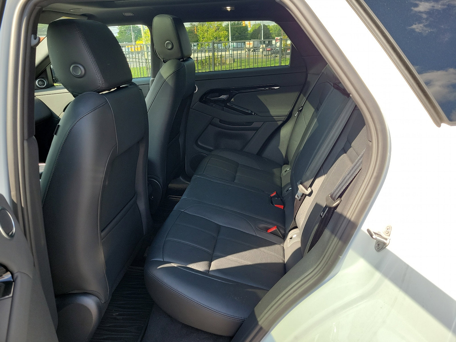 Used 2024 Land Rover Range Rover Evoque Dynamic SE image 9