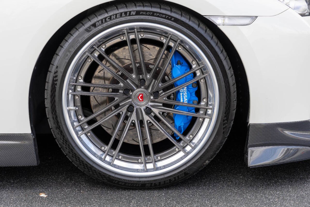 Used 2017 Nissan GT-R Premium AWD/4WD image 10