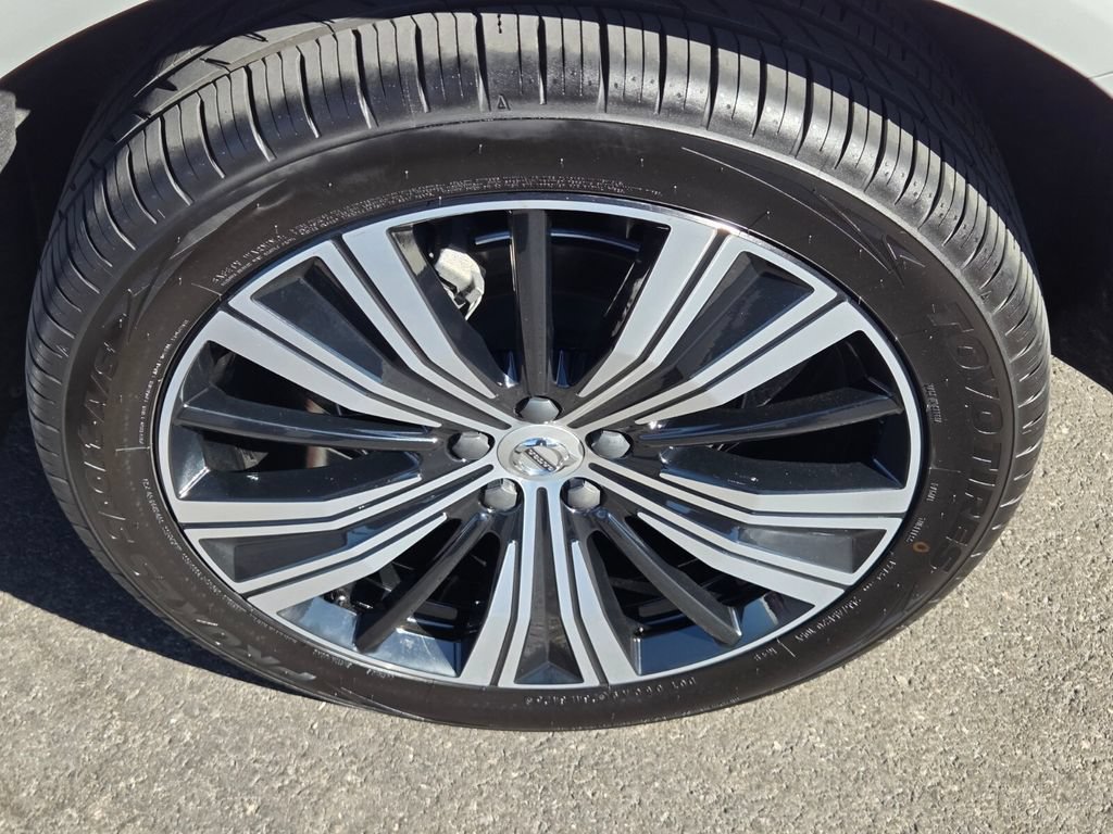 Used 2022 Volvo XC60 B5 Inscription w/ Climate Package FWD image 5