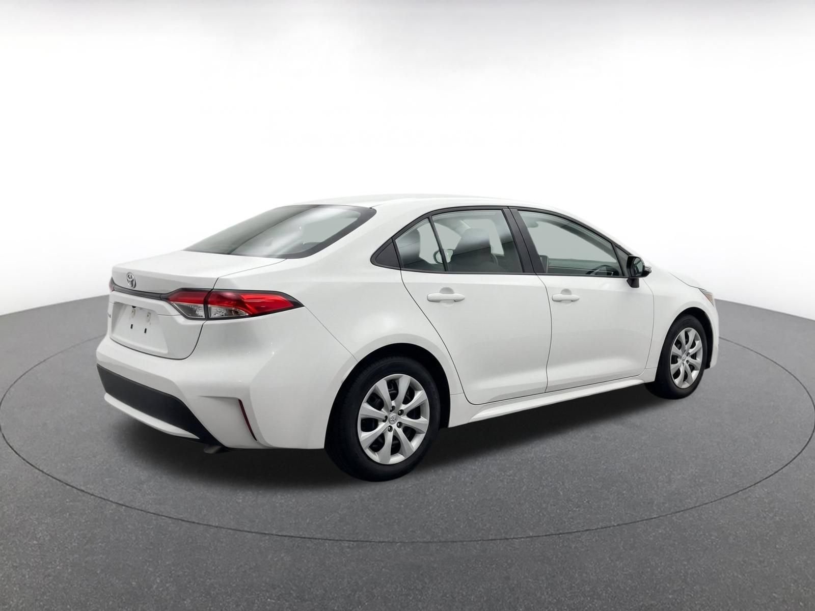 Used 2025 Toyota Corolla LE FWD image 8