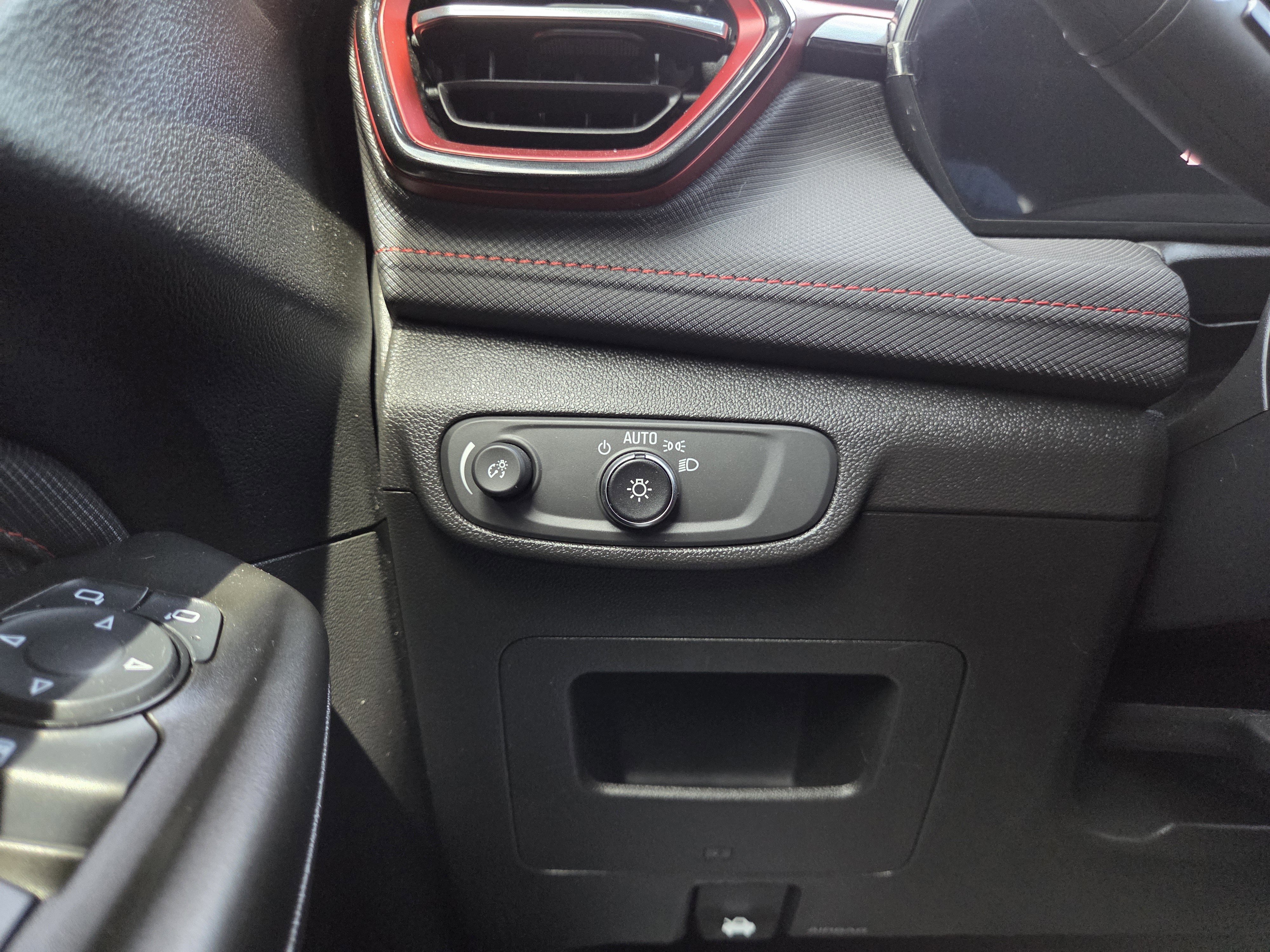 Used 2025 Chevrolet TrailBlazer RS w/ Convenience Package image 39