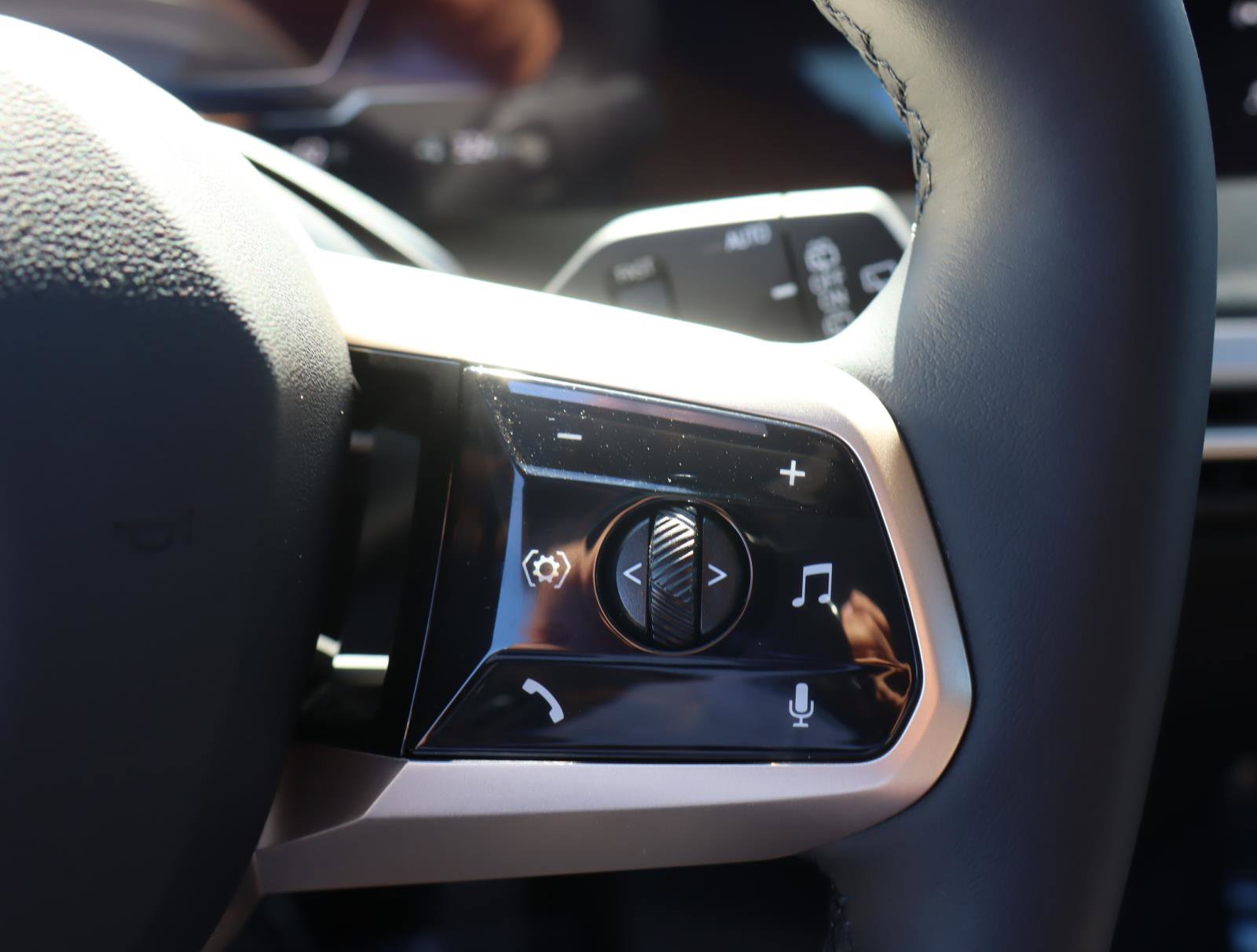 New 2026 BMW iX xDrive60 image 5