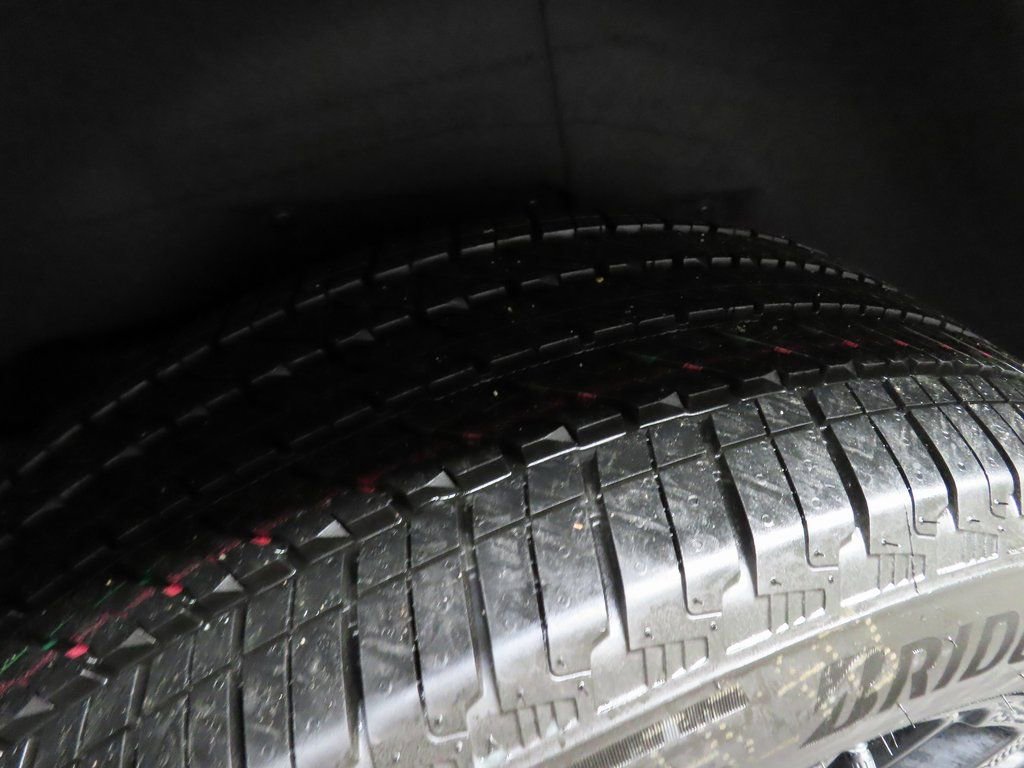 Used 2025 Chevrolet Suburban Premier AWD/4WD image 38