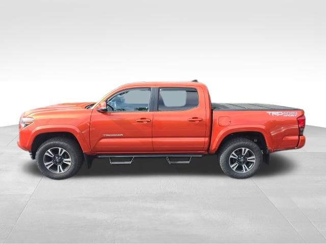 Used 2017 Toyota Tacoma TRD Sport w/ Tow Package (A/T) AWD/4WD image 3
