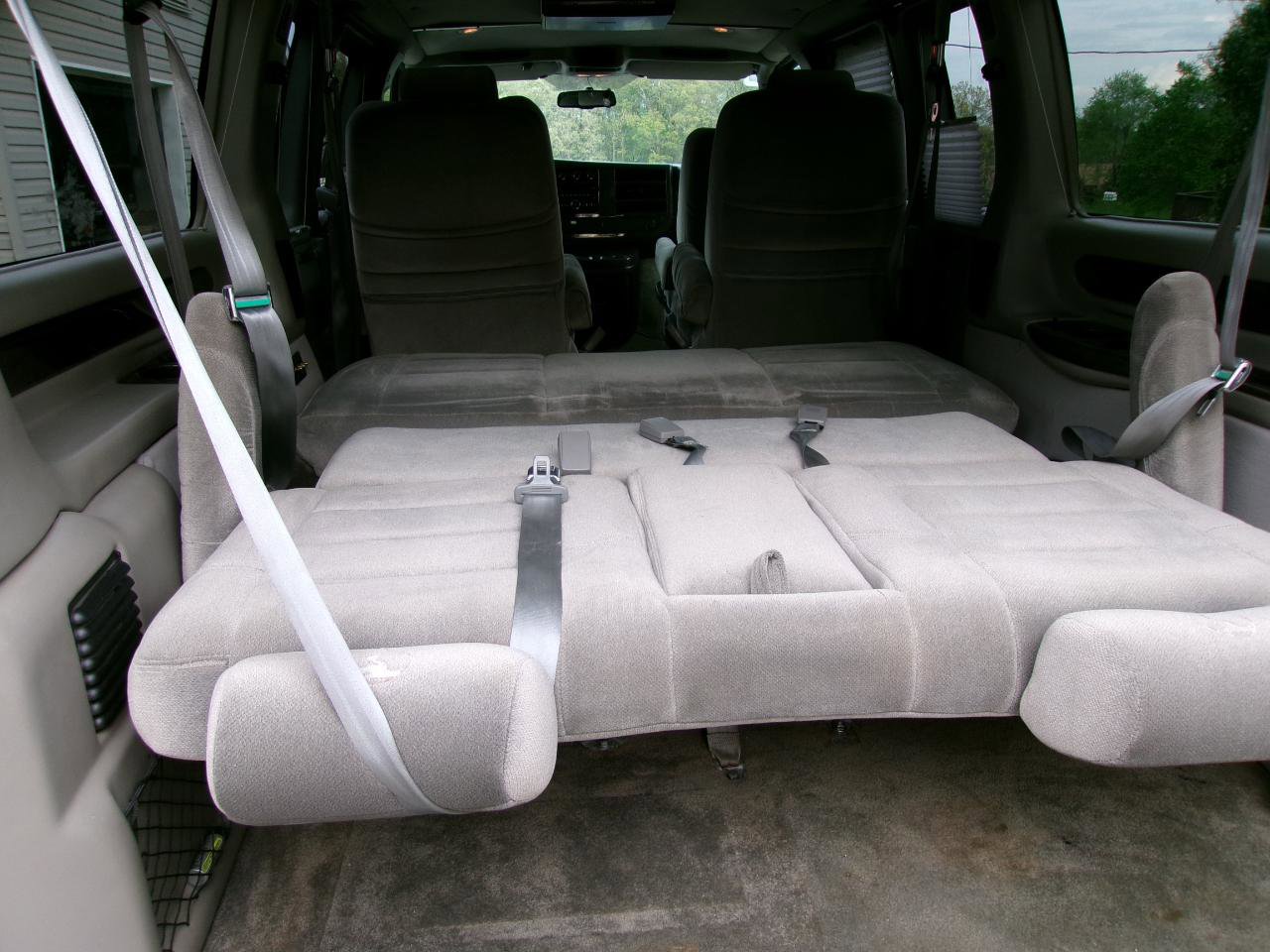 Used 2008 GMC Savana 1500 w/ Preferred Equipment Group RWD image 7