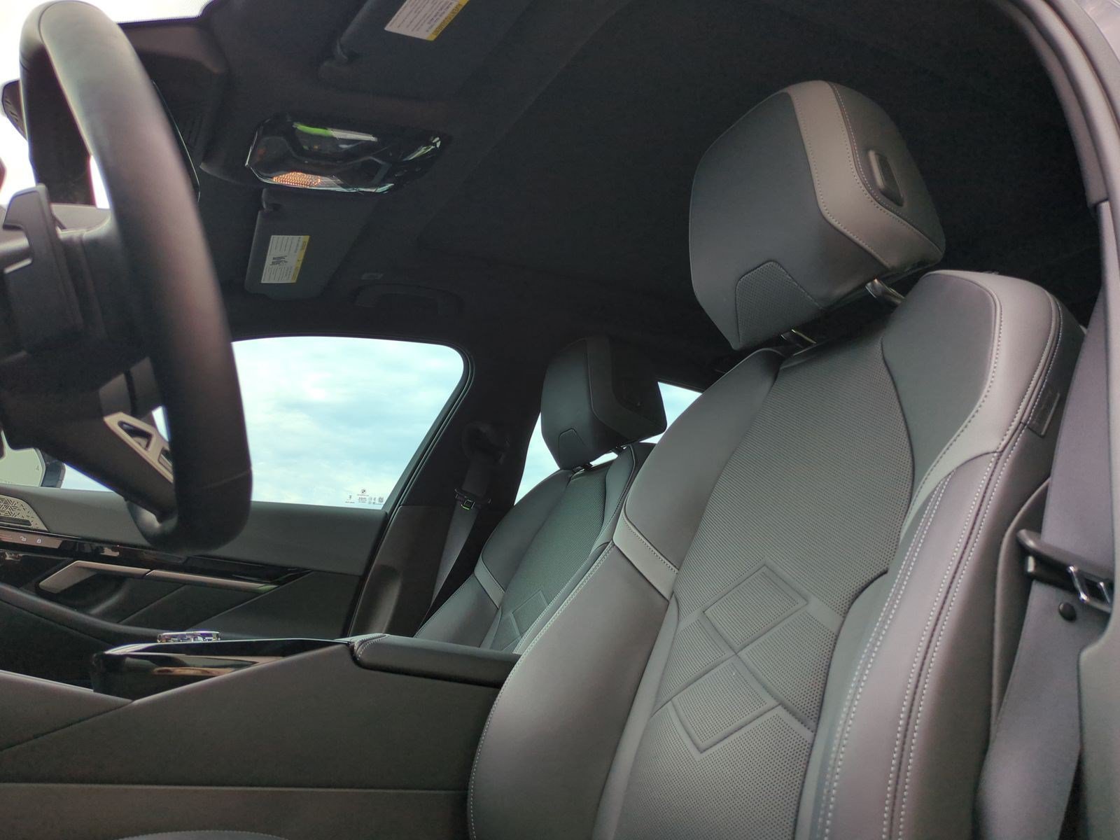Used 2024 BMW 530i xDrive w/ Executive Package AWD/4WD image 16