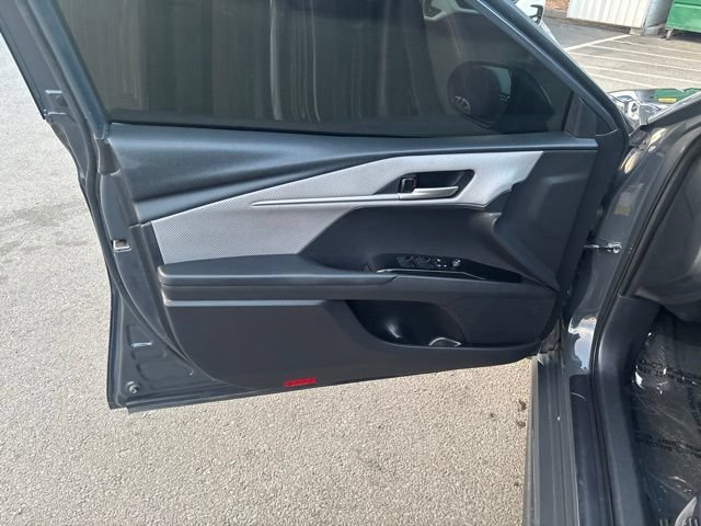 Used 2025 Toyota Camry SE w/ Convenience Package FWD image 15