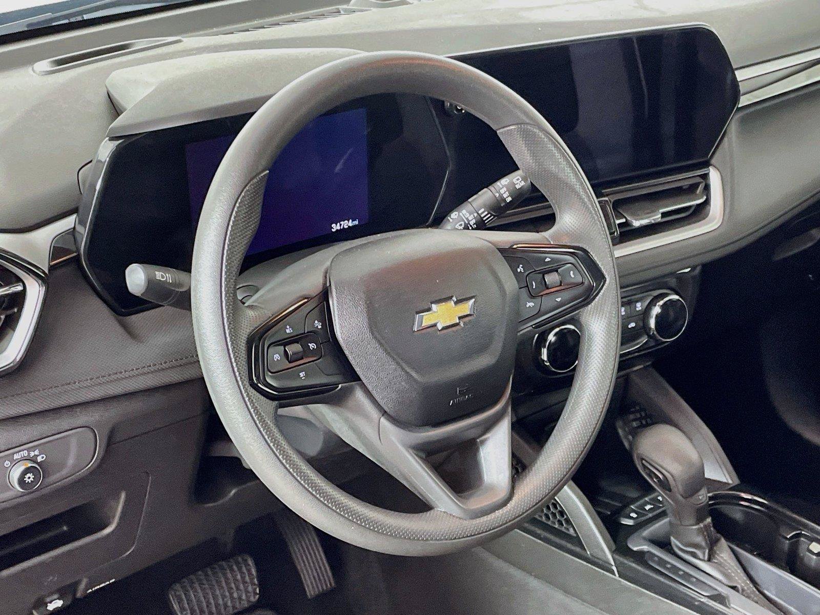 Used 2025 Chevrolet TrailBlazer LT AWD/4WD image 17