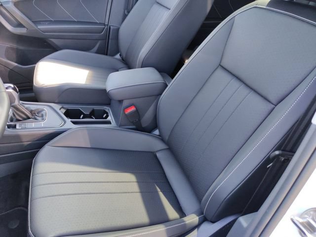 Used 2023 Volkswagen Tiguan SE w/ Panoramic Sunroof Package FWD image 26