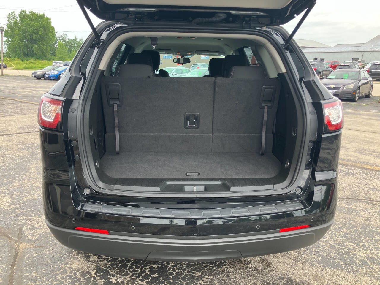 Used 2017 Chevrolet Traverse LT image 22