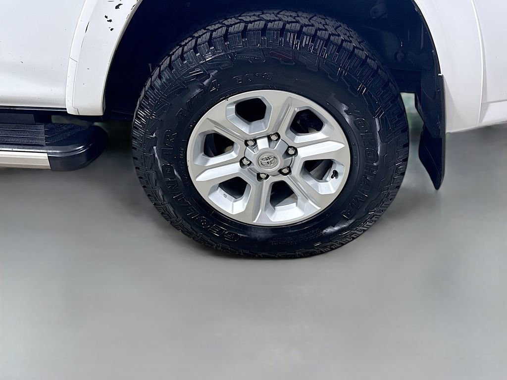 Used 2023 Toyota 4Runner SR5 Premium w/ Moonroof Package AWD/4WD image 9