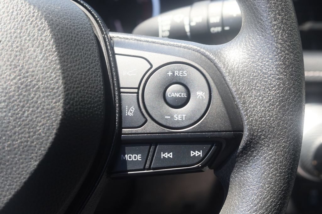 Used 2025 Toyota RAV4 XLE AWD/4WD image 8