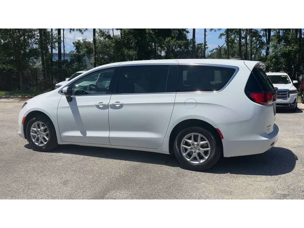 Used 2023 Chrysler Voyager LX FWD image 6