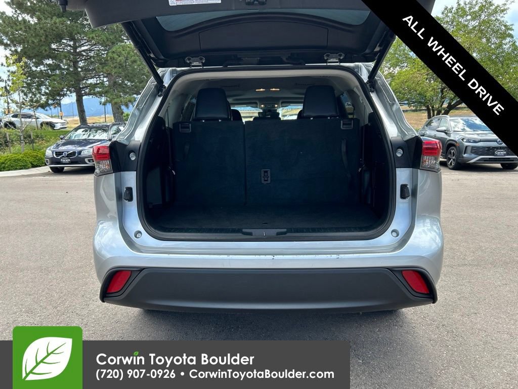 Used 2022 Toyota Highlander XLE AWD/4WD image 17