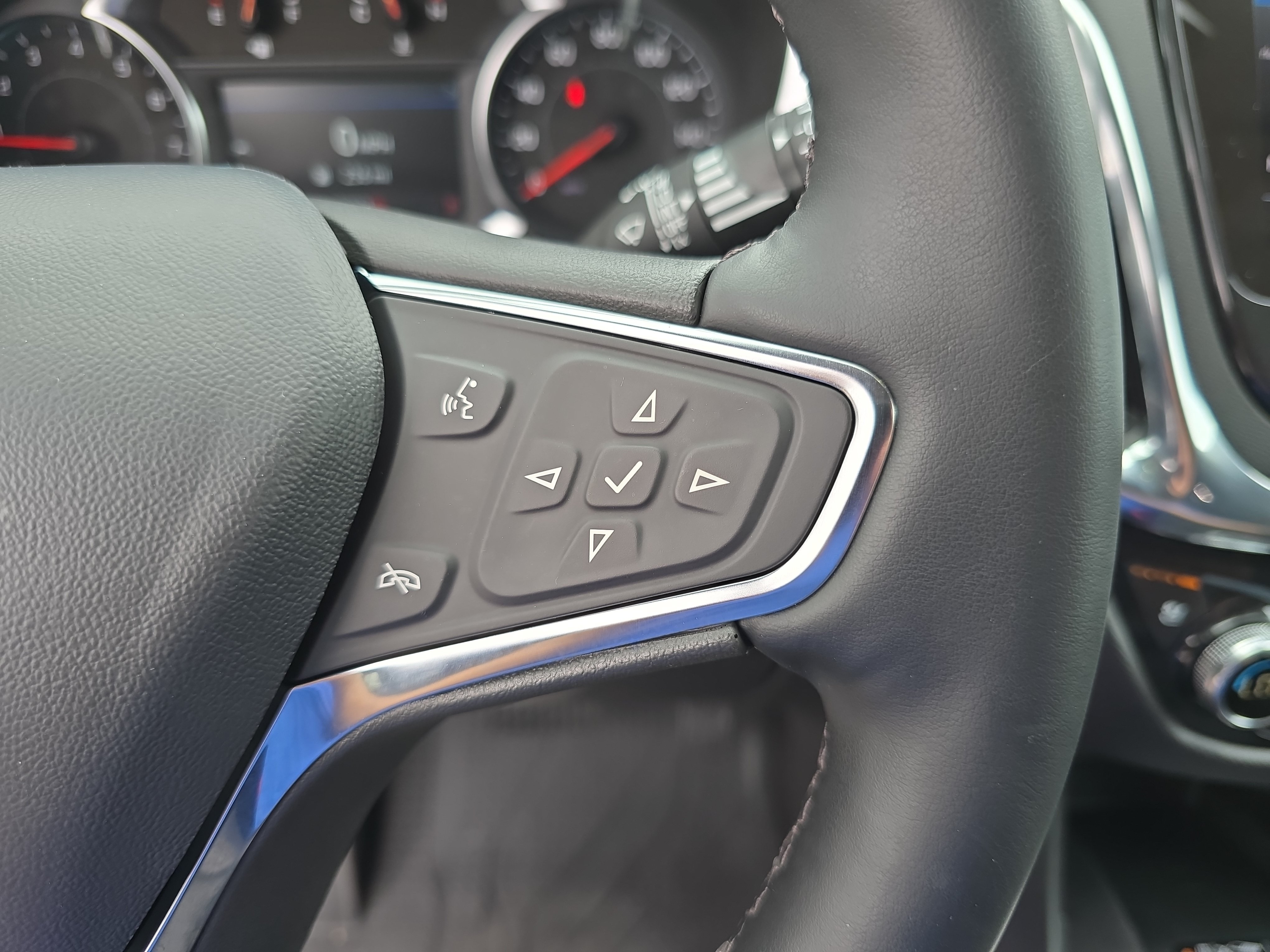 Used 2024 Chevrolet Equinox Premier AWD/4WD image 18