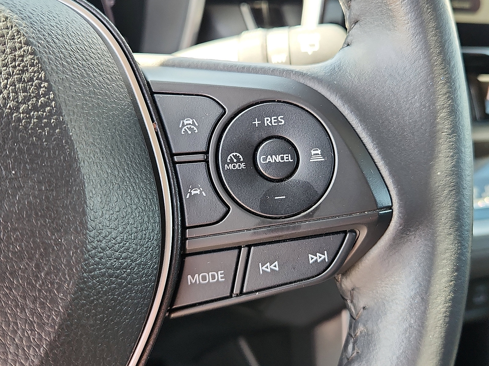 Used 2024 Toyota Corolla Cross XLE image 20