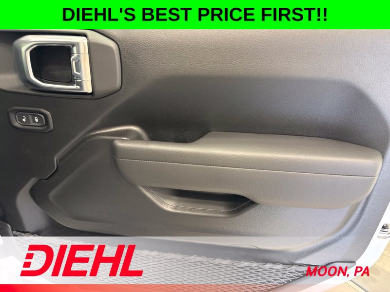 New 2026 Jeep Gladiator Rubicon w/ Steel Power Dome Hood Package AWD/4WD image 14